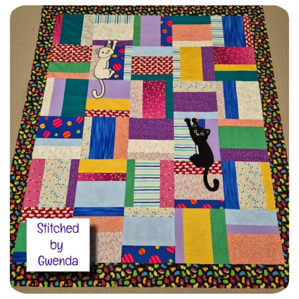Dangling Cat Quilt by Gwenda - 600