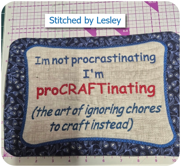 Free Procraftinator Mug Rug by Lesley