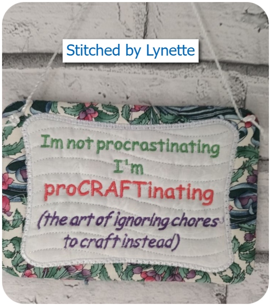 Free Procraftinator Mug Rug by Lynette