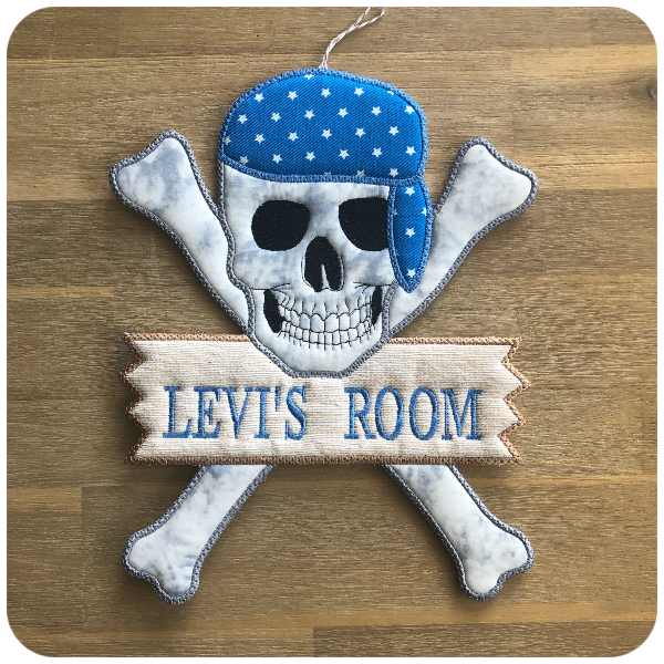 Large Skull and Cross Bones - 600