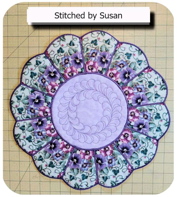 Susan - amazing fussy cuttimg christmas placemat