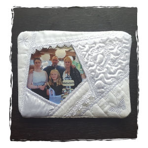 Crazy Quilt Photo Frame/Mug Rug - In-the-hoop