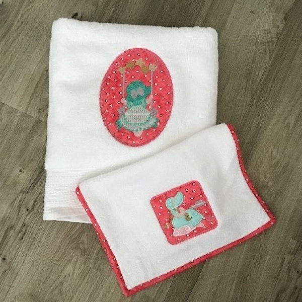 Swinging Sunbonnet Burp Cloth