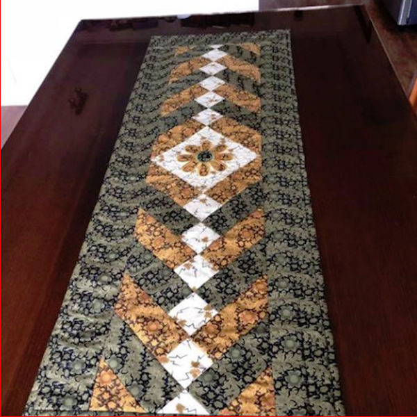 IW Janice Table Runner