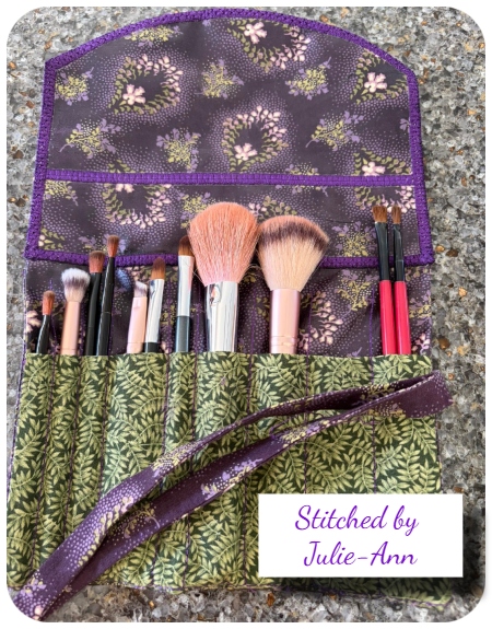Free Crochet holder as make up brush bag by Julie-Ann
